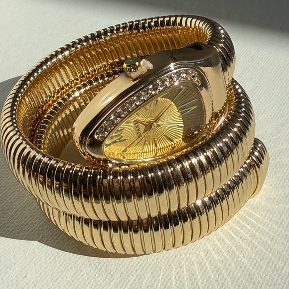 Serpenti Elegant Gold Women's Watch Bracelet Set - Picture 6 of 15
